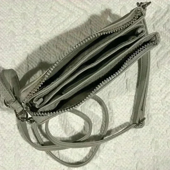 Minicci Silver Tone Metal Faux Gray Leather Crossbody Wallet Purse - Picture 3 of 5